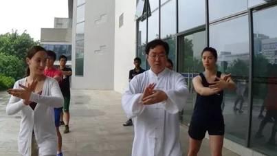 C:\Users\ASUS\AppData\Local\Temp\WeChat Files\5b7a22f57f2c414b2f6f5f0c8b5f189d.jpg